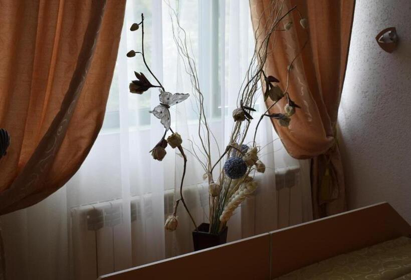 디럭스 트리플 룸, Guest Rooms Waterfall