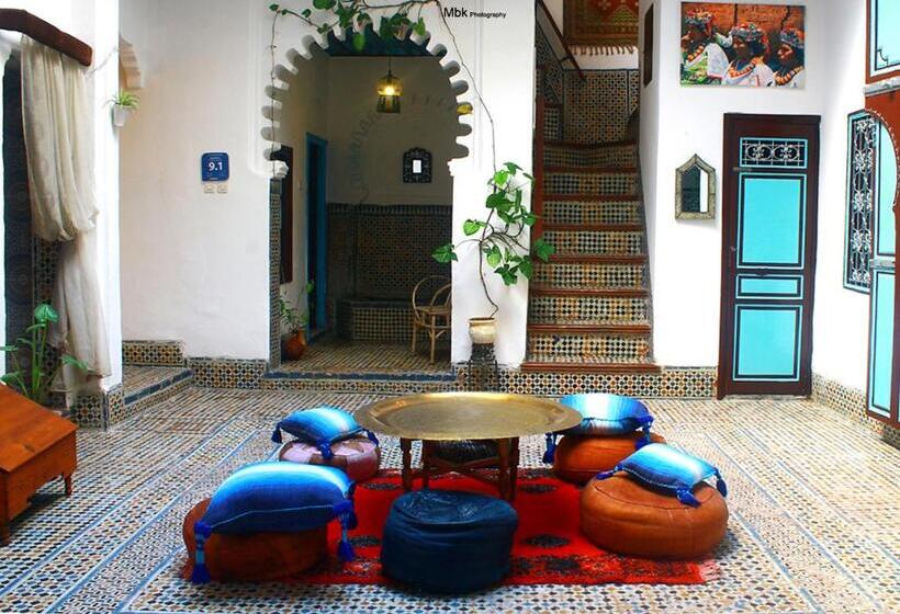 컴포트 룸, Riad Khmisa