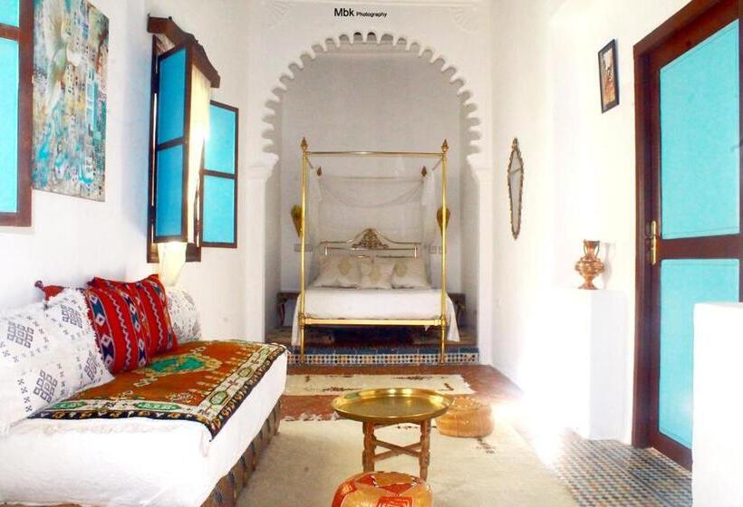 컴포트 룸, Riad Khmisa