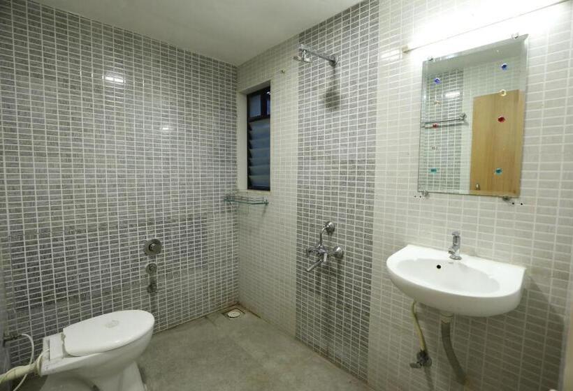 Номер Deluxe, Shagun Rooms & Banquet, Surat