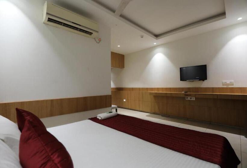 Номер Deluxe, Shagun Rooms & Banquet, Surat
