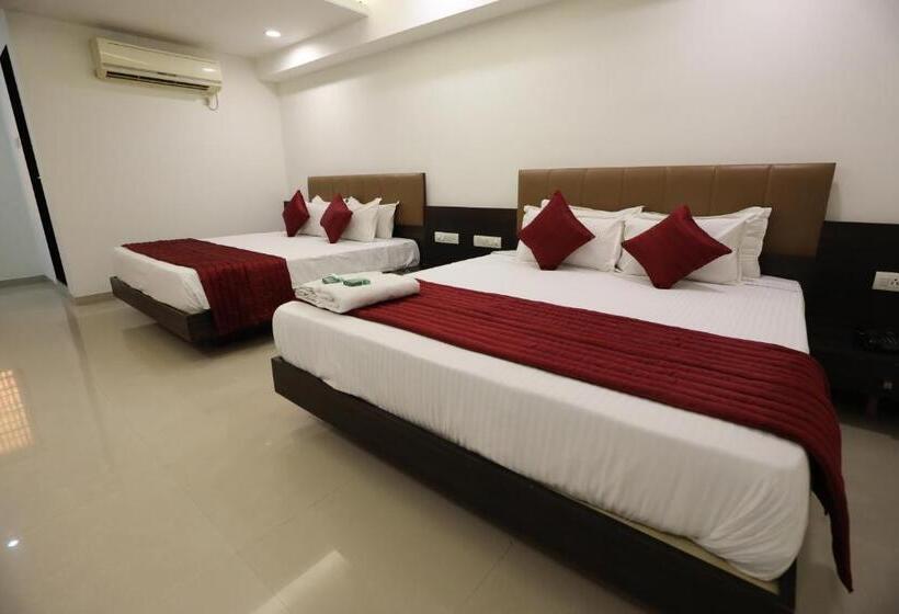 Четырехместный Номер Стандарт, Shagun Rooms & Banquet, Surat