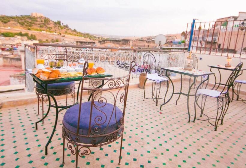 اتاق استاندارد سه تخته با چشم‌انداز, Palais Fes Yahya