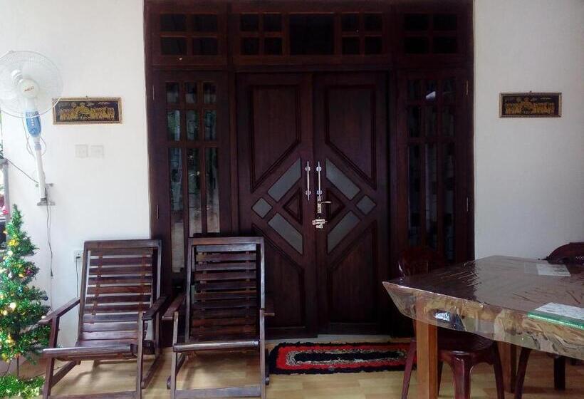 اتاق لوکس, Little Cottage