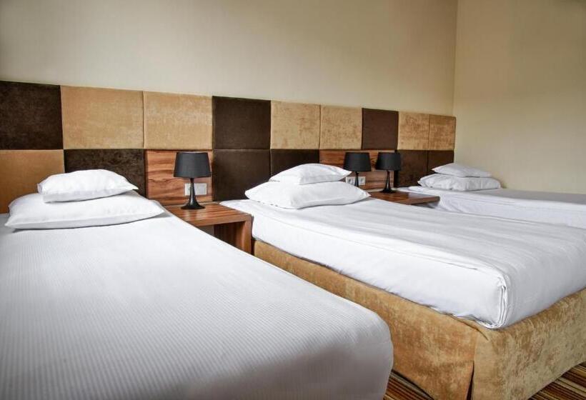 Номер Стандарт Трехместный, Boutique Hotel S Kwiska   Legnicka