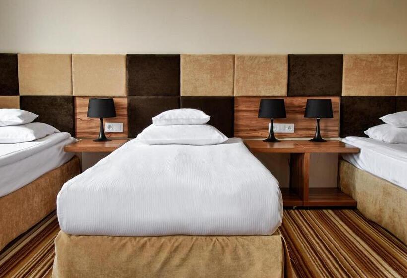 Номер Стандарт Трехместный, Boutique Hotel S Kwiska   Legnicka