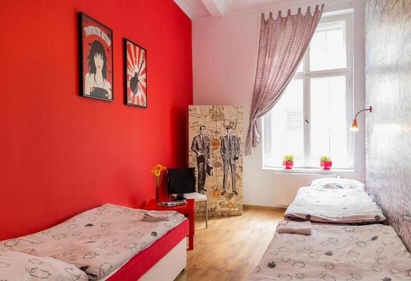 Трехместный Номер Стандарт Совместная Ванная, Retro Hostel