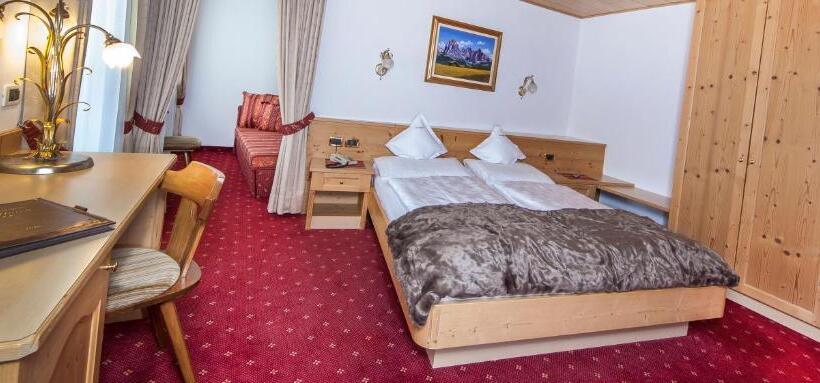 Трехместный Номер Стандарт с Балконом, Garni La Majon