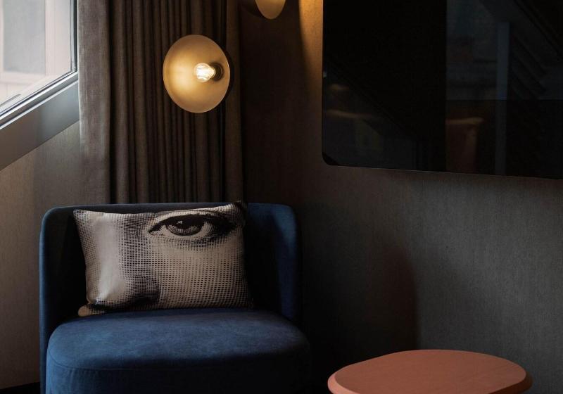 Номер Superior, Montcalm East, Autograph Collection