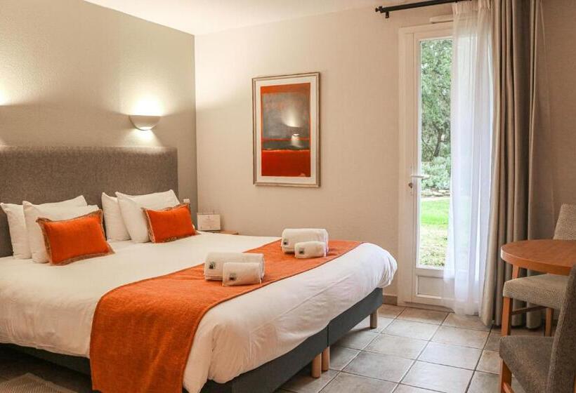 Стандартный Номер Нижний Этаж, Logis La Bastide De Grignan Hotel & Restaurant La Chênaie