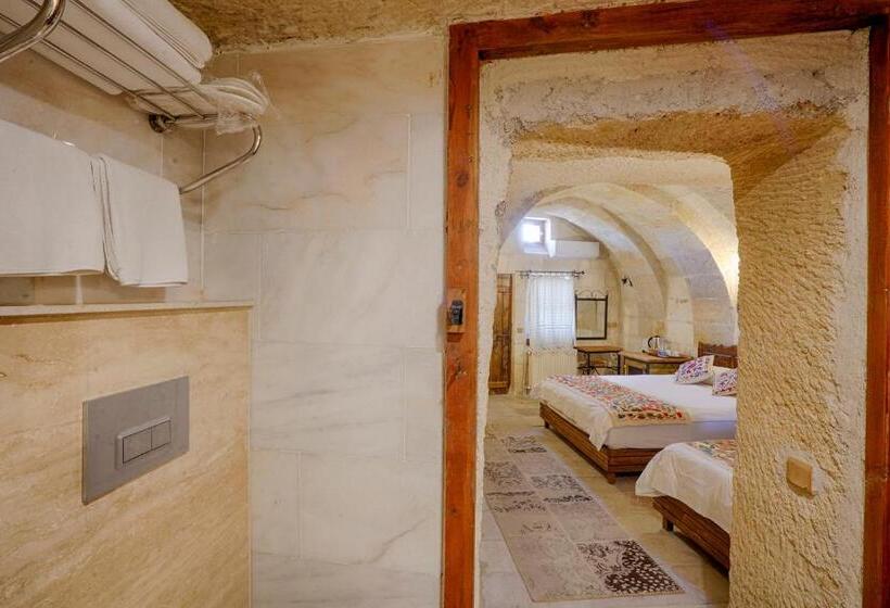 Номер Стандарт Трехместный, Tulip Cave Suites