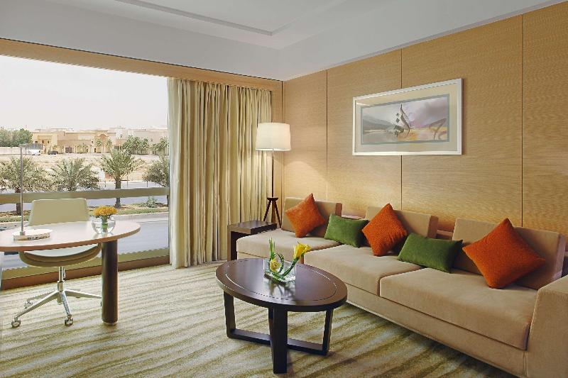 带大床的套房, Doubletree By Hilton Riyadh  Al Muroj Business Gate