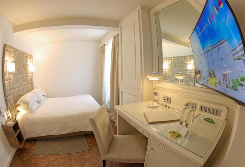 Quarto Estandar com Vistas, L'abbaye