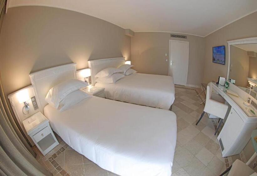 Quarto Triplo Deluxe Vista Mar, L'abbaye