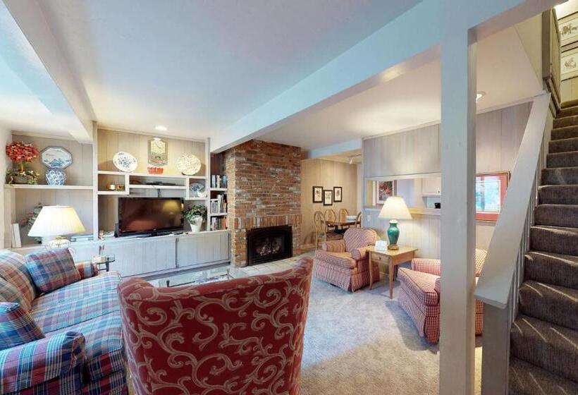 침실 2개 아파트, Prospector Condo