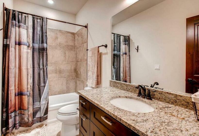 آپارتمان 3 خوابه, Blue River Condo Unit 203