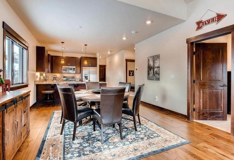 آپارتمان 3 خوابه, Blue River Condo Unit 203