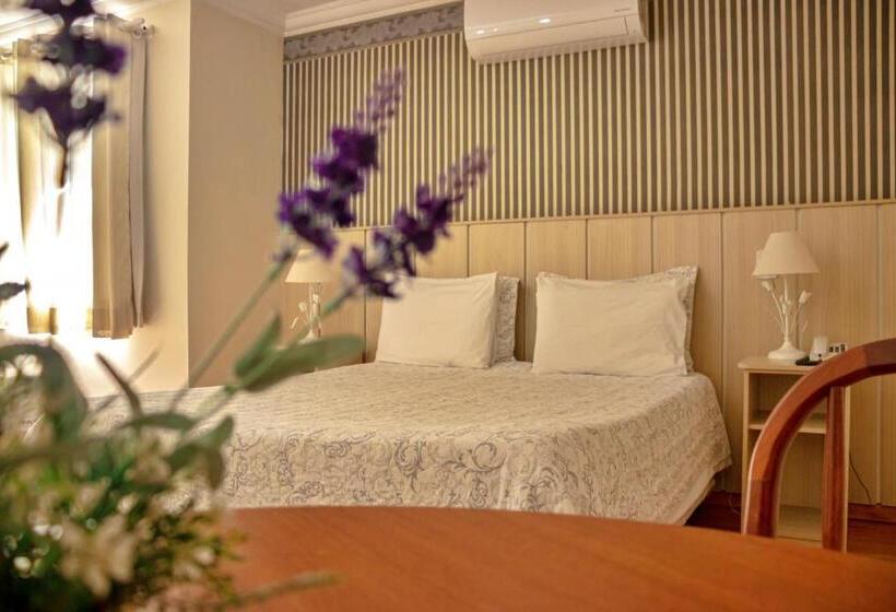Quarto Triplo Estandar, Chateau Do Luar Prime Em Campos Do Jordao