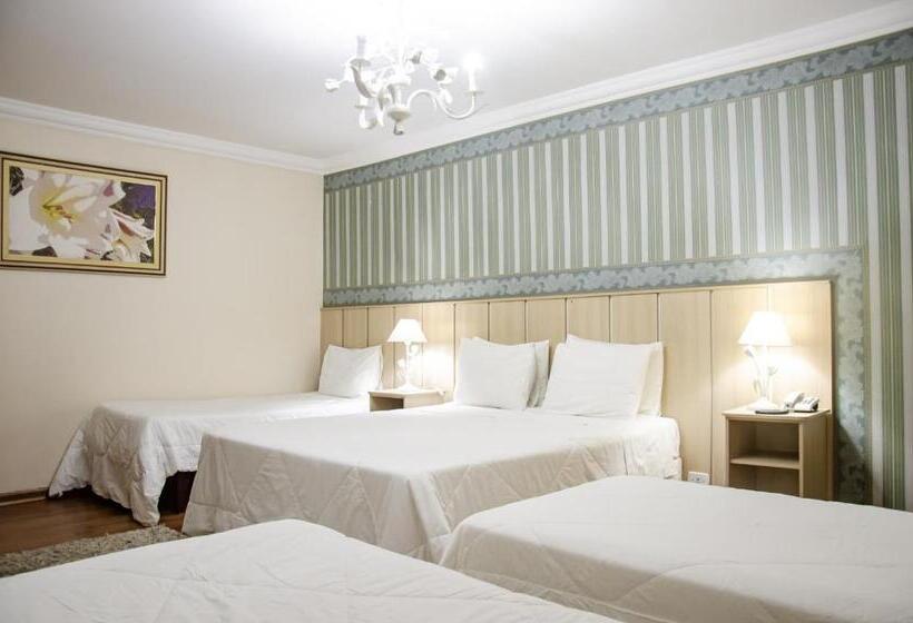 Quarto Quadruple Standard, Chateau Do Luar Prime Em Campos Do Jordao