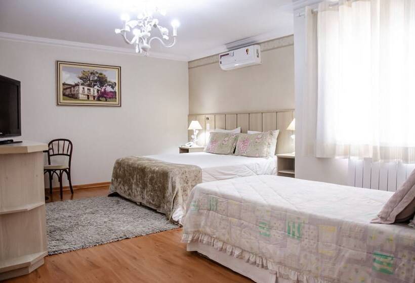 Quarto Triplo Estandar, Chateau Do Luar Prime Em Campos Do Jordao