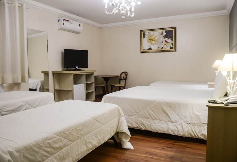 Quarto Quadruple Standard, Chateau Do Luar Prime Em Campos Do Jordao