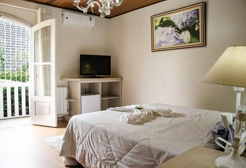 Quarto Estandar com Sacada, Chateau Do Luar Prime Em Campos Do Jordao