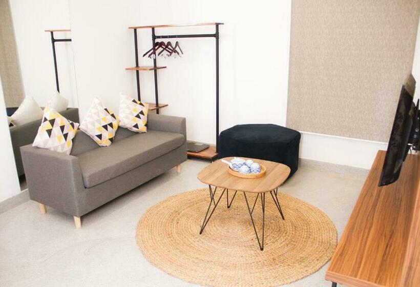 스위트 킹사이즈 침대, Bopha Bassac Boutique