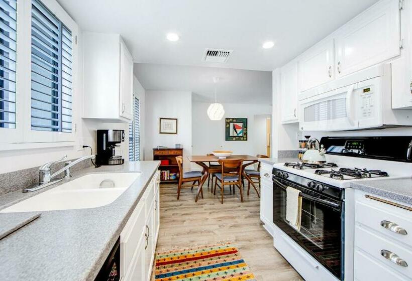 Huoneisto 3 Makuuhuonetta, Mountain View Modern Condo Permit# 4340