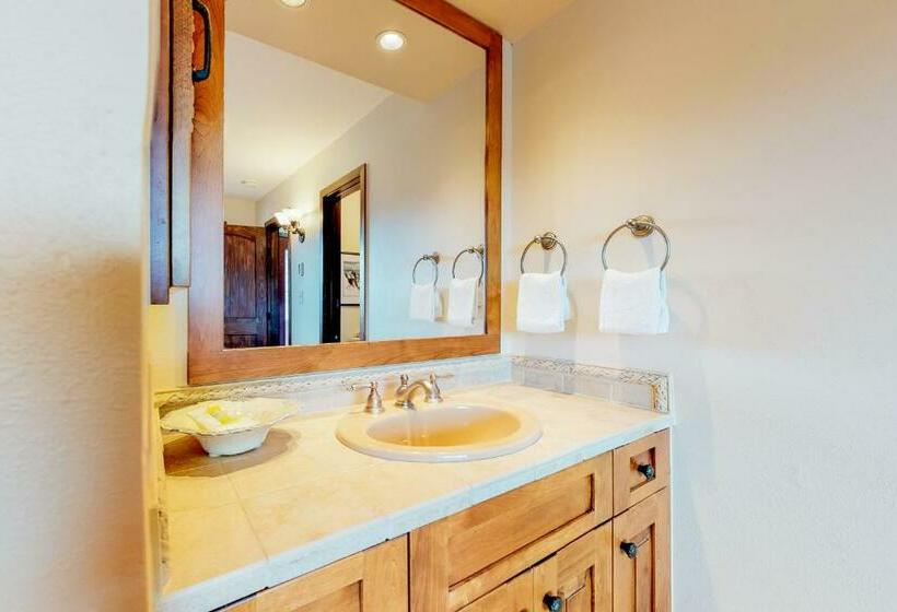 آپارتمان 2 خوابه, Beautiful Mountain View Condo