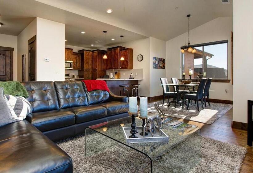 Апартаменты 2 Спальни, Black Rock Ridge   Unit L
