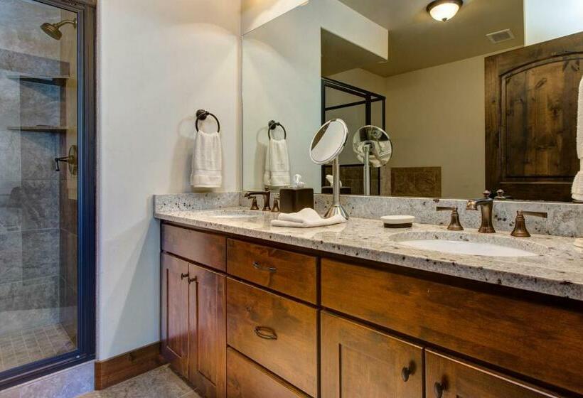 Апартаменты 2 Спальни, Black Rock Ridge   Unit L