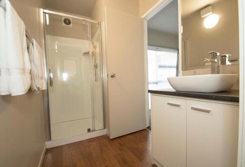 스탠다드 스튜디오, Middlemore Motel