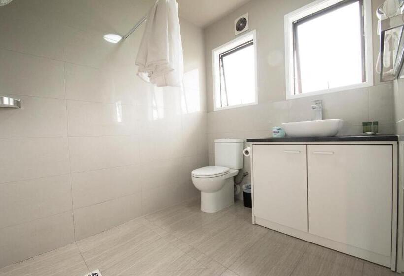 스탠다드 스튜디오, Middlemore Motel