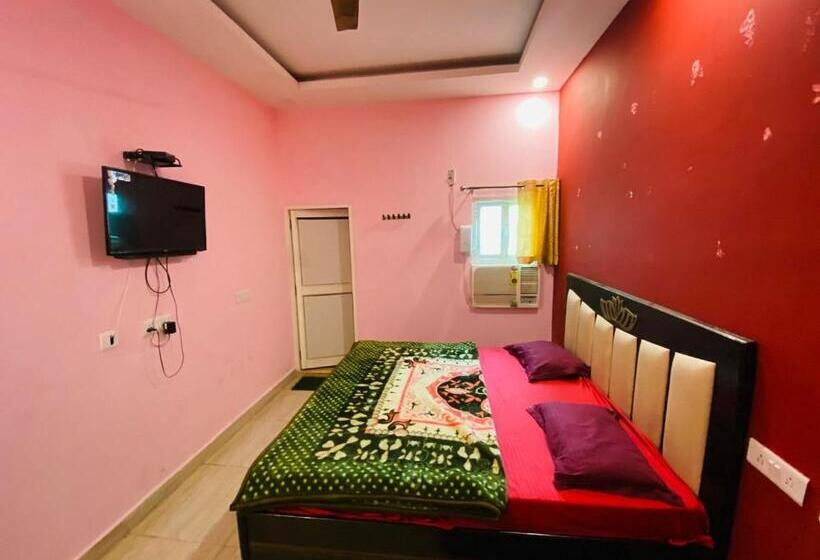 Quarto Deluxe, Sudhir Murthal Dhaba, Sonipat