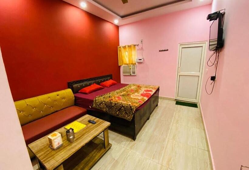 Quarto Deluxe, Sudhir Murthal Dhaba, Sonipat