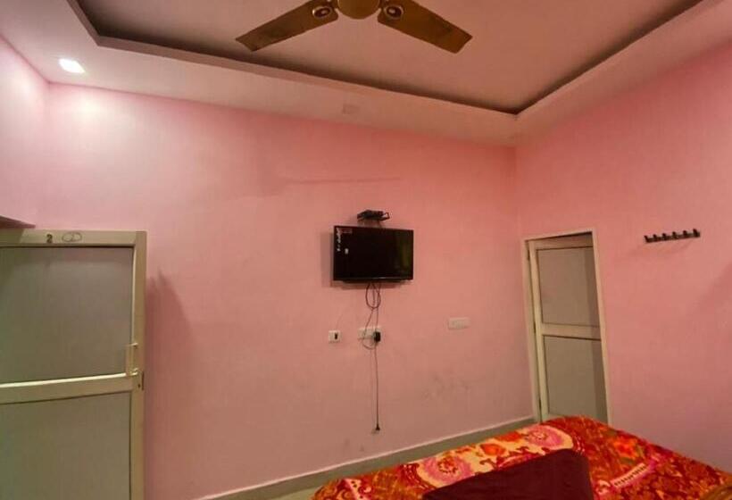 Quarto Deluxe, Sudhir Murthal Dhaba, Sonipat