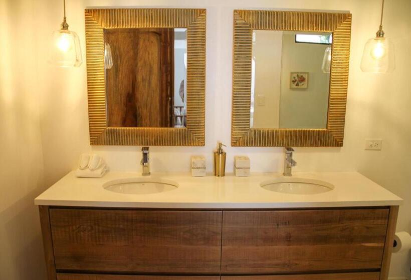 Трехместный Номер Superior, Casa Vitality Bed And Breakfast   Playa Guiones, Nosara   4 Minute Walk To The Beach