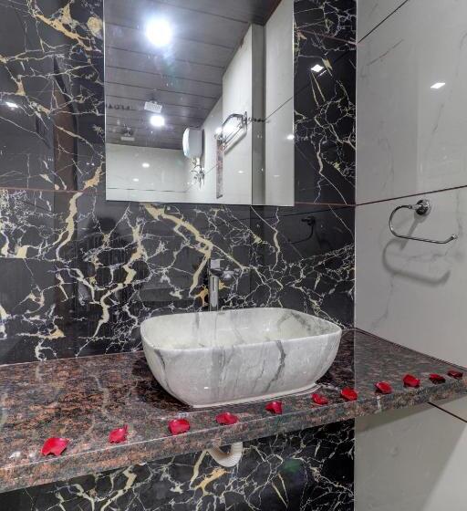 Люкс с Балконом, Ivory Suites