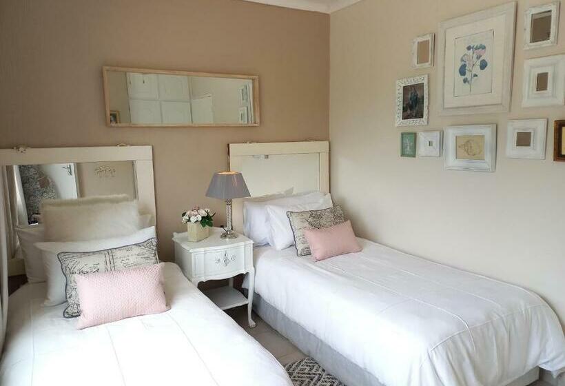Семейный Номер, Sea Rose Family Suite   Villa Roc Guesthouse, Salt Rock Ballito, Solar Power