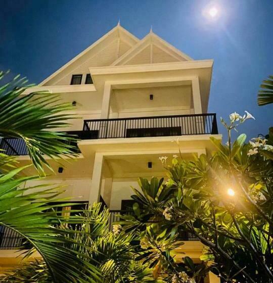 Люкс Кровать Кинг, D Central Khmer Villa