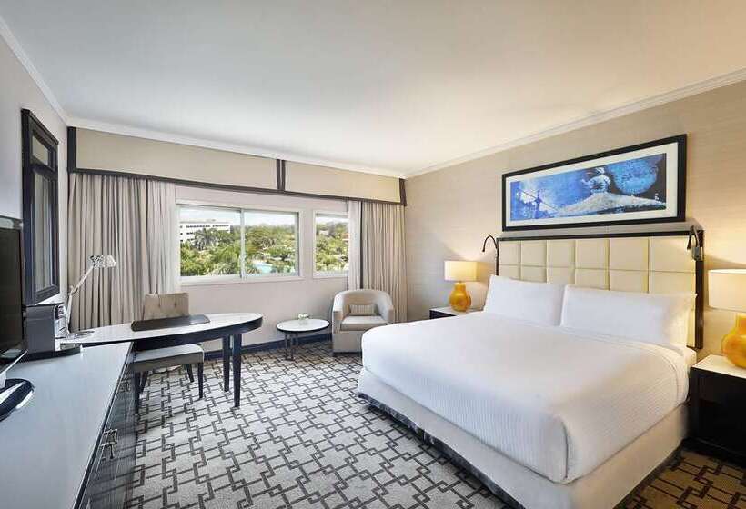 اتاق استاندارد با تخت بزرگ, Hilton Alexandria King S Ranch