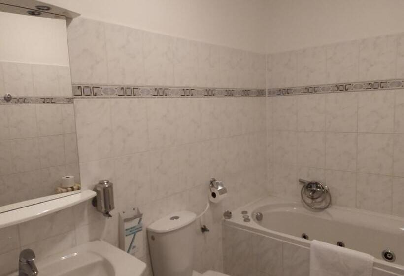 Номер Deluxe с Гидромассажем, Isora