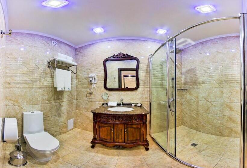 주니어 스위트, Plaza Hotel Bishkek