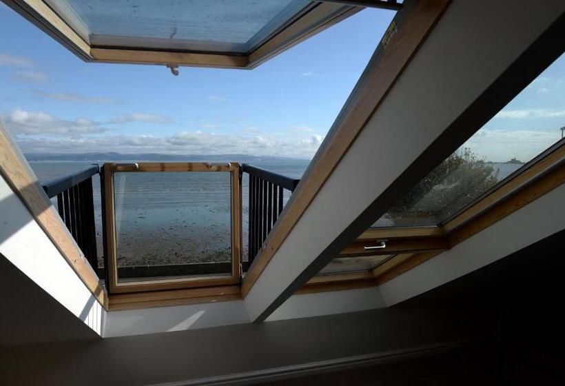 Quarto Superior Vista Mar, Tides Reach Guest House