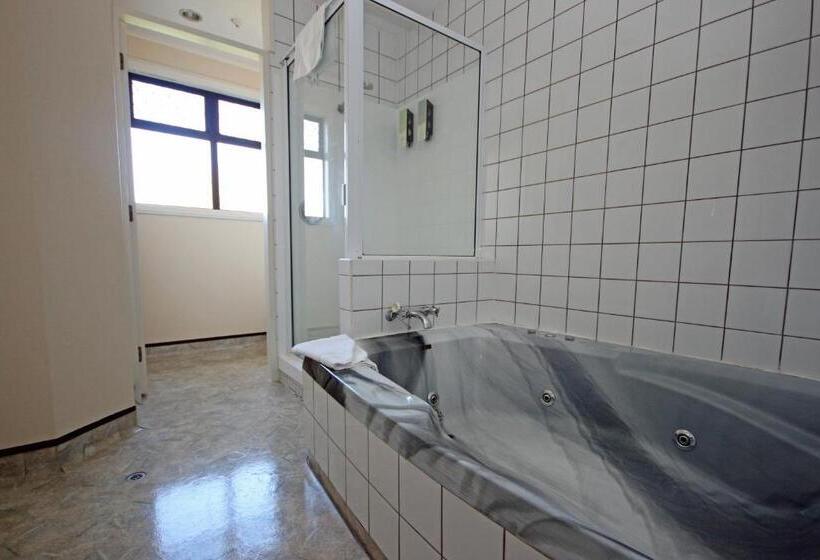 Президентский Люкс, Champers Motor Inn