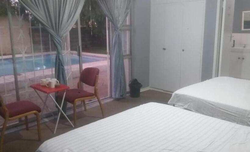 اتاق استاندارد, Jollys Park Guesthouse
