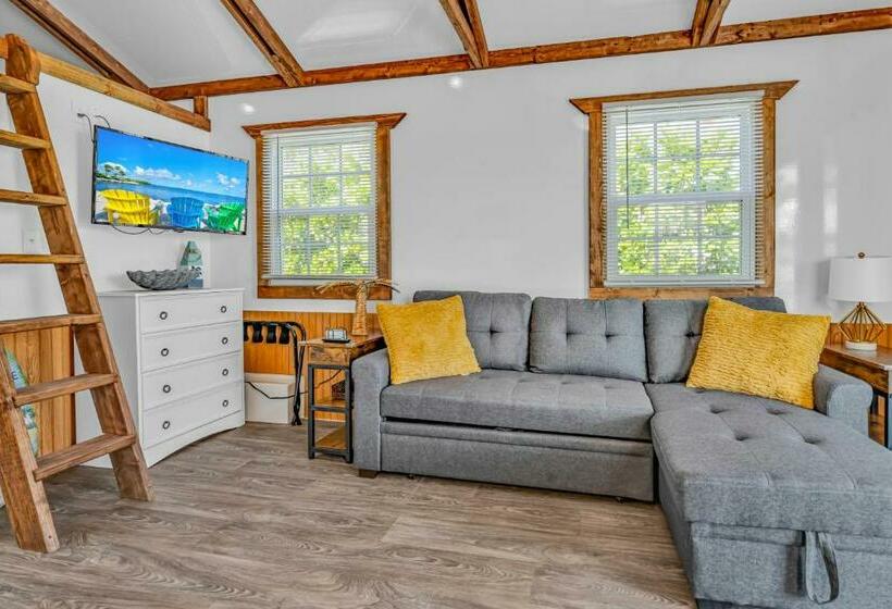 デラックスバンガロー, Aqua Lodges At Coconut Cay Rv And Marina