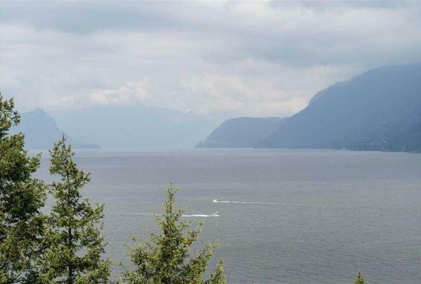 Люкс Deluxe Вид на Море, Vancouver Sea View Palace Inn