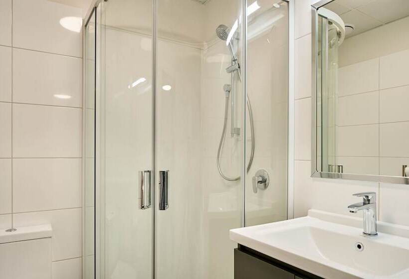 Апартаменты 2 Спальни, Sojourn Apartment Hotel   Ghuznee