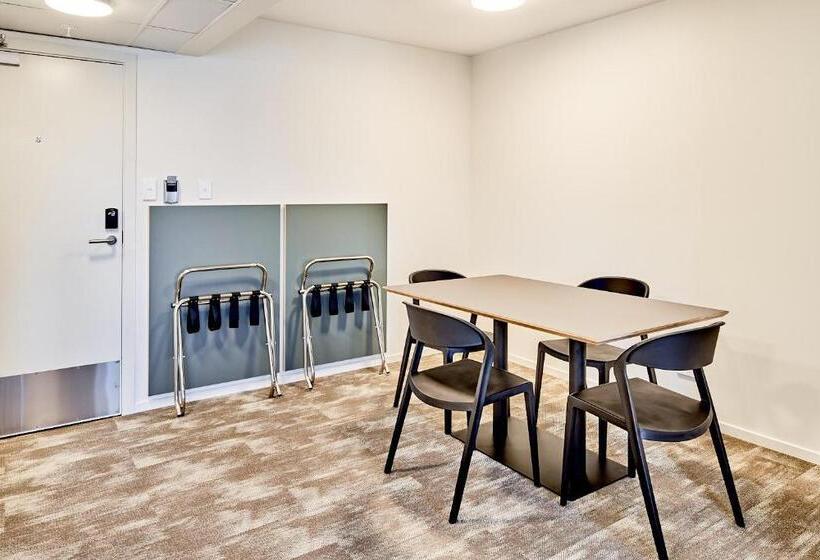 Апартаменты 2 Спальни, Sojourn Apartment Hotel   Ghuznee